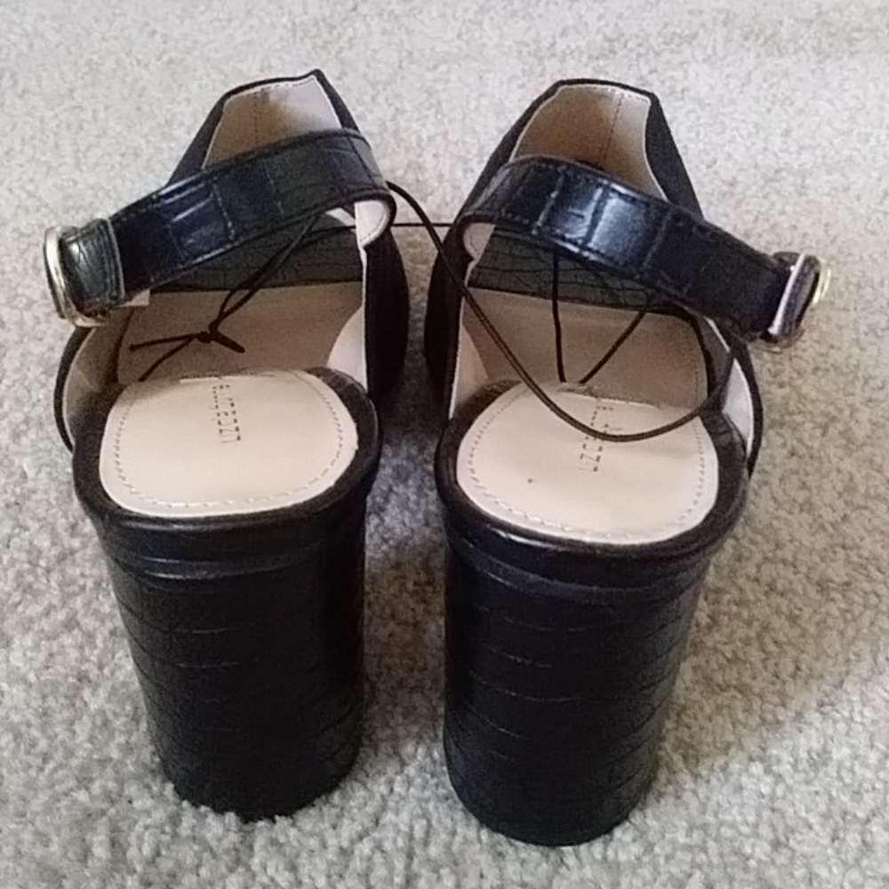Shoe - Picture 3 of 8